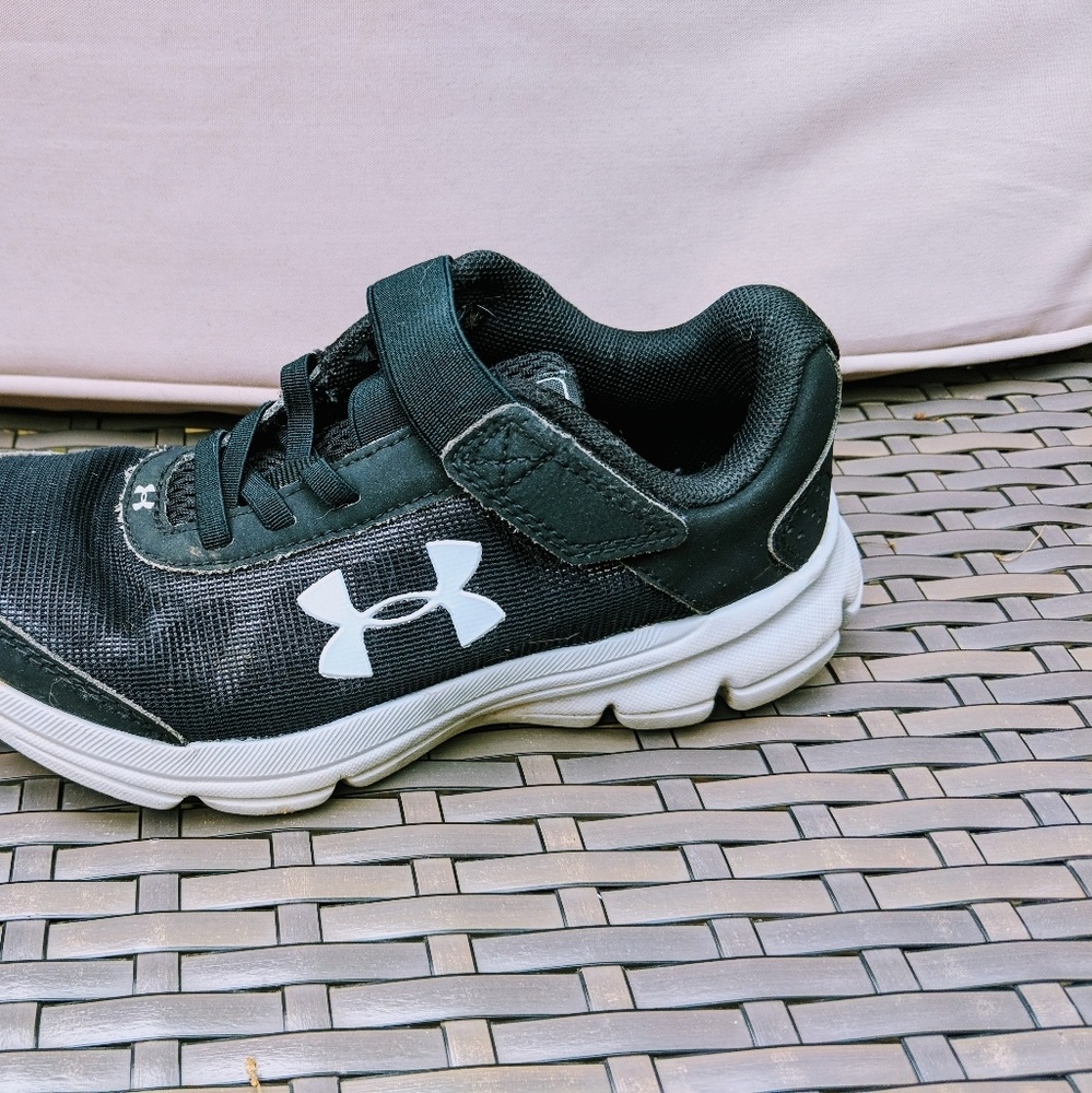 Boys shoes